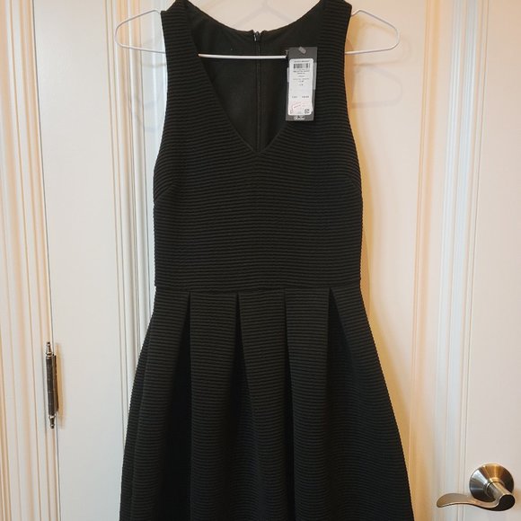 Topshop NWT BLACK⚫️ Ribbed Skater Dress - Picture 4 of 13